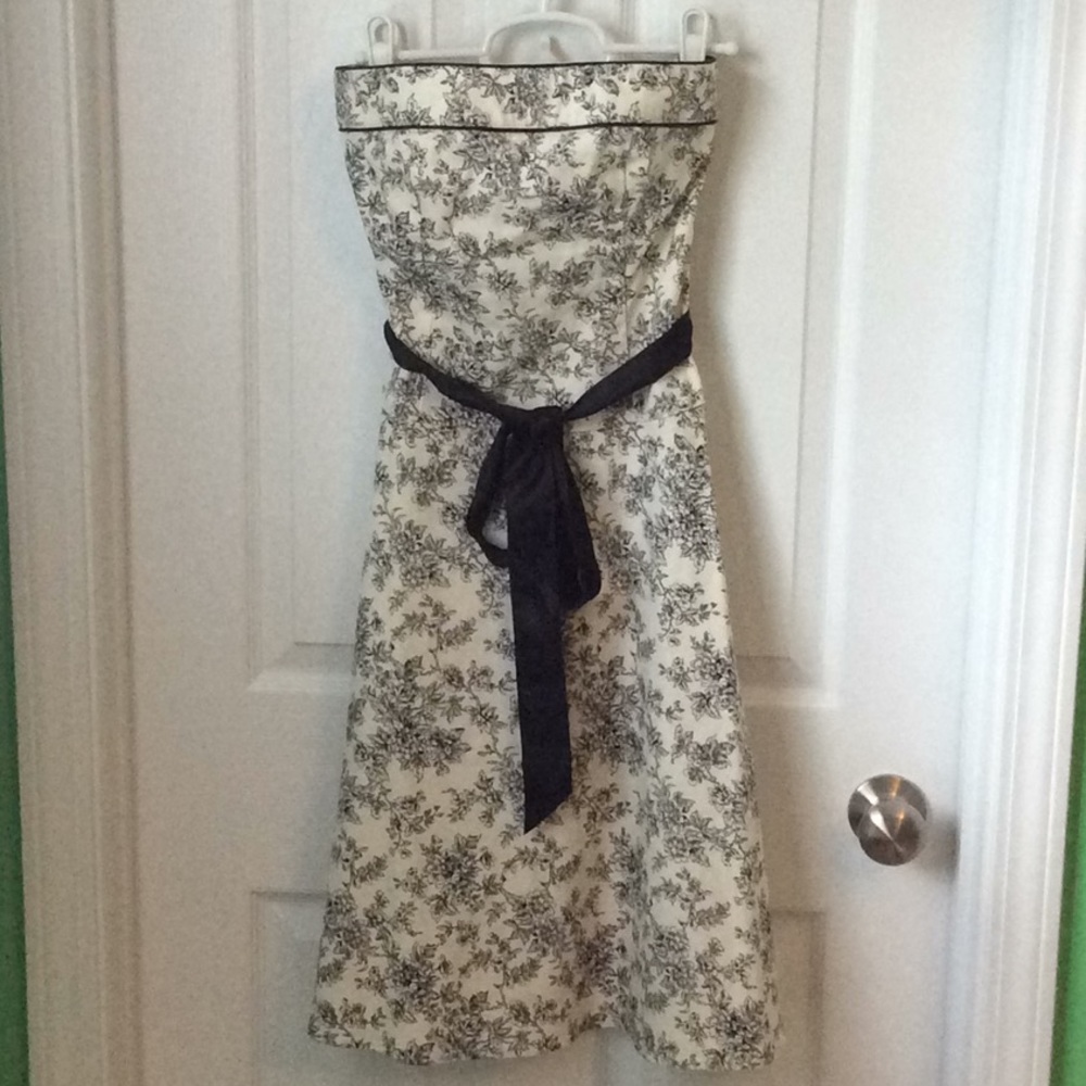 Just Choon Sz 3 strapless dress black white floral